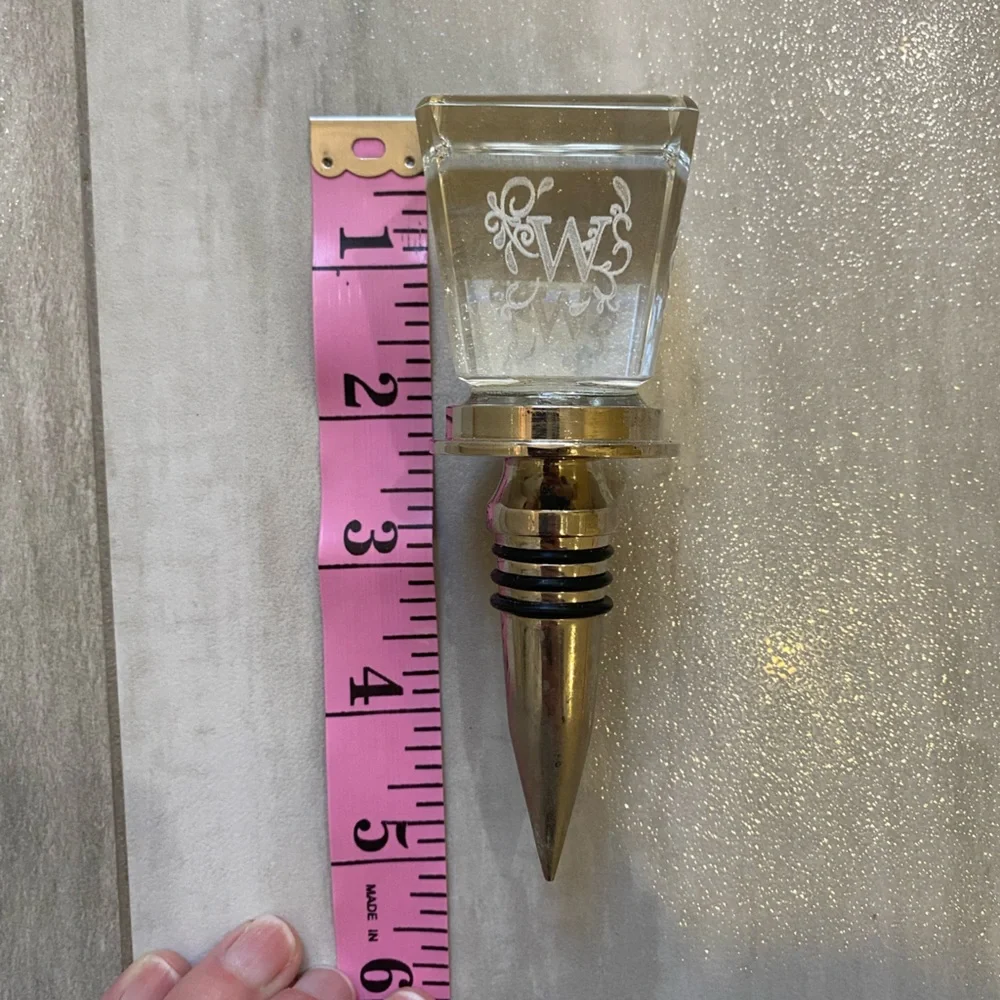 Script W Glass Cube Wine Bottle Stopper